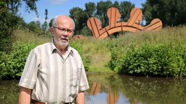 Der Vorsitzende des VV Grevenbroich vor dem Ettlrad (Foto: Dieter Staniek)